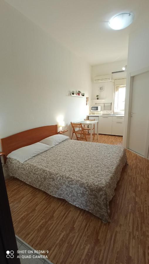 Fontanarossa Airport Apartment カターニア エクステリア 写真