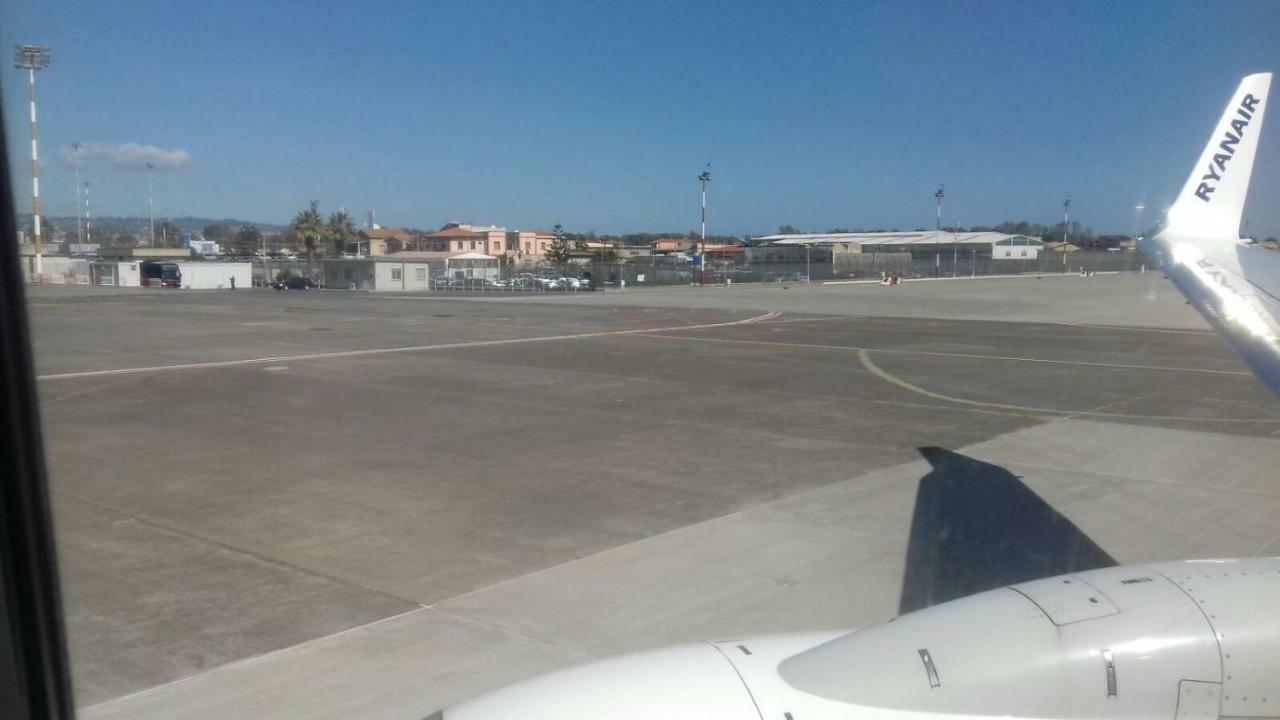 Fontanarossa Airport Apartment カターニア エクステリア 写真